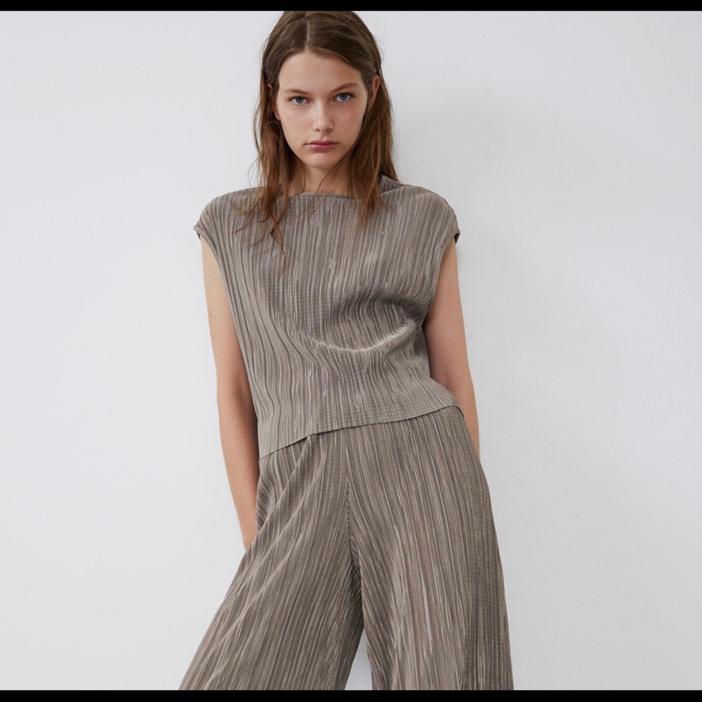 Zara Pleated Top - Picture 2 of 8